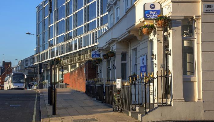 buckingham-palace-road-hotel-grounds-and-hotel-08-84244