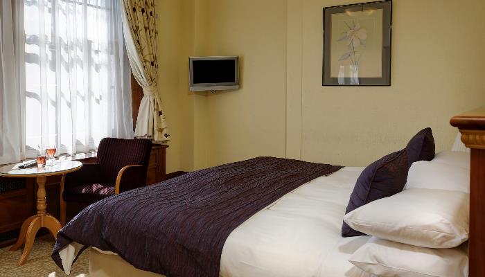 Deluxe bedroom in main building at Balgeddie House Hotel Deluxe bedroom in main building at Balgeddie House Hotel
