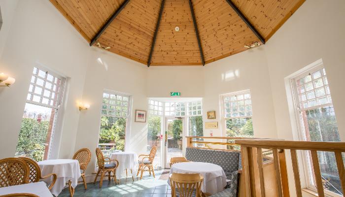 GARDEN ROOM - BAR AREA