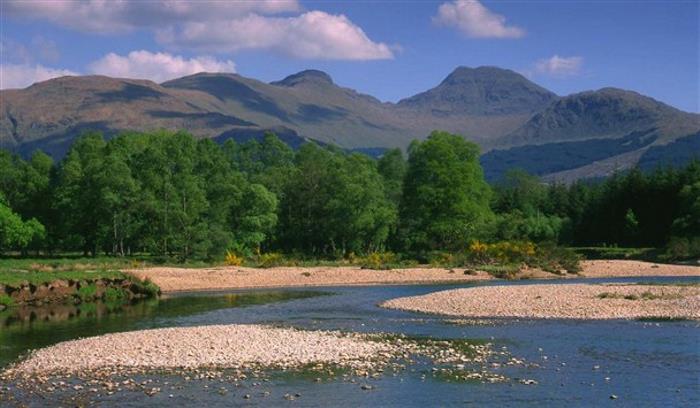 Hotel in Scotland towards Ben More Hotel in Scotland towards Ben More