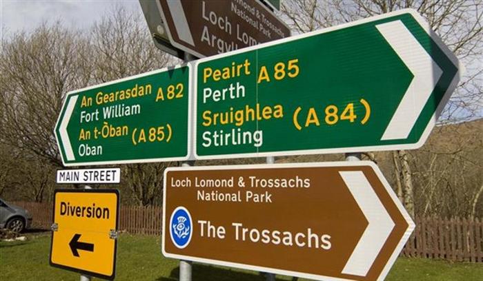 Scotland In A Week   133a2482 Road Signs 608x355.tmb Content 