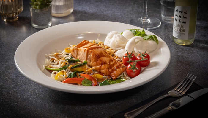 asian-salmon-with-stir-fry-