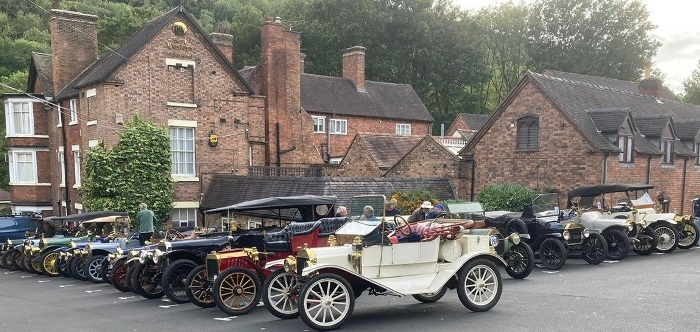 group front hotel_690x454