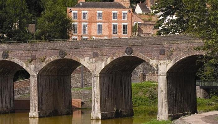 bridges in gorge_690x1039