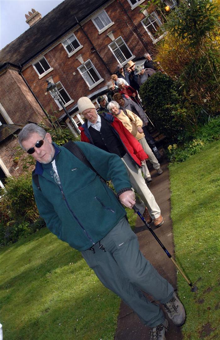 group front of hotel 2_690x1068