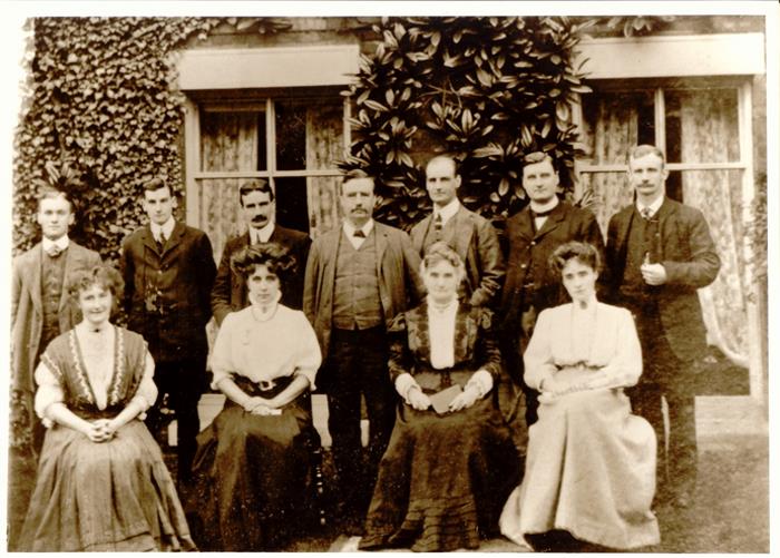 THOMAS PARKER AND FAMILY_690x494