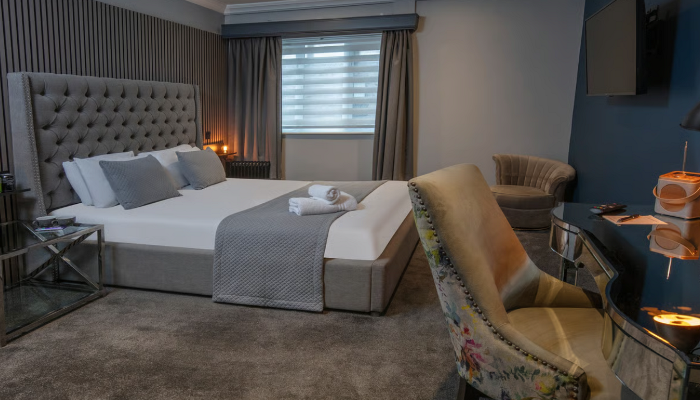 The Gables Hotel Bristol Bedroom